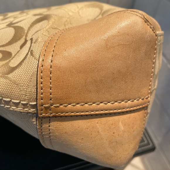 Coach Tan Signature Crossbody / Shoulder Bag - Picture 14 of 17